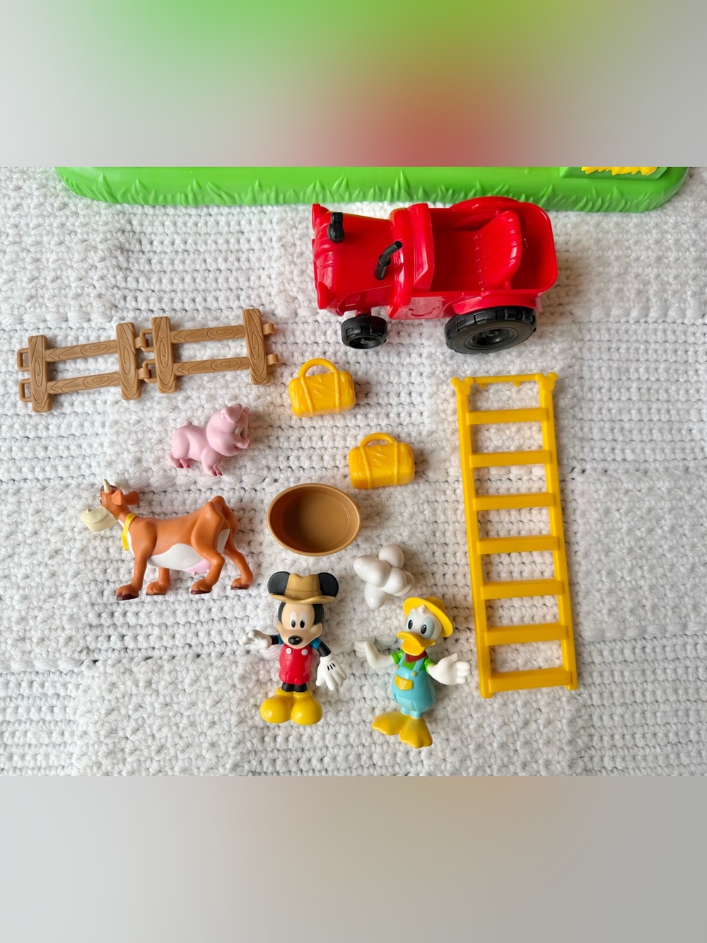 Disney Junior Mickey Mouse Barnyard Fun Playset - Picture 10 of 12